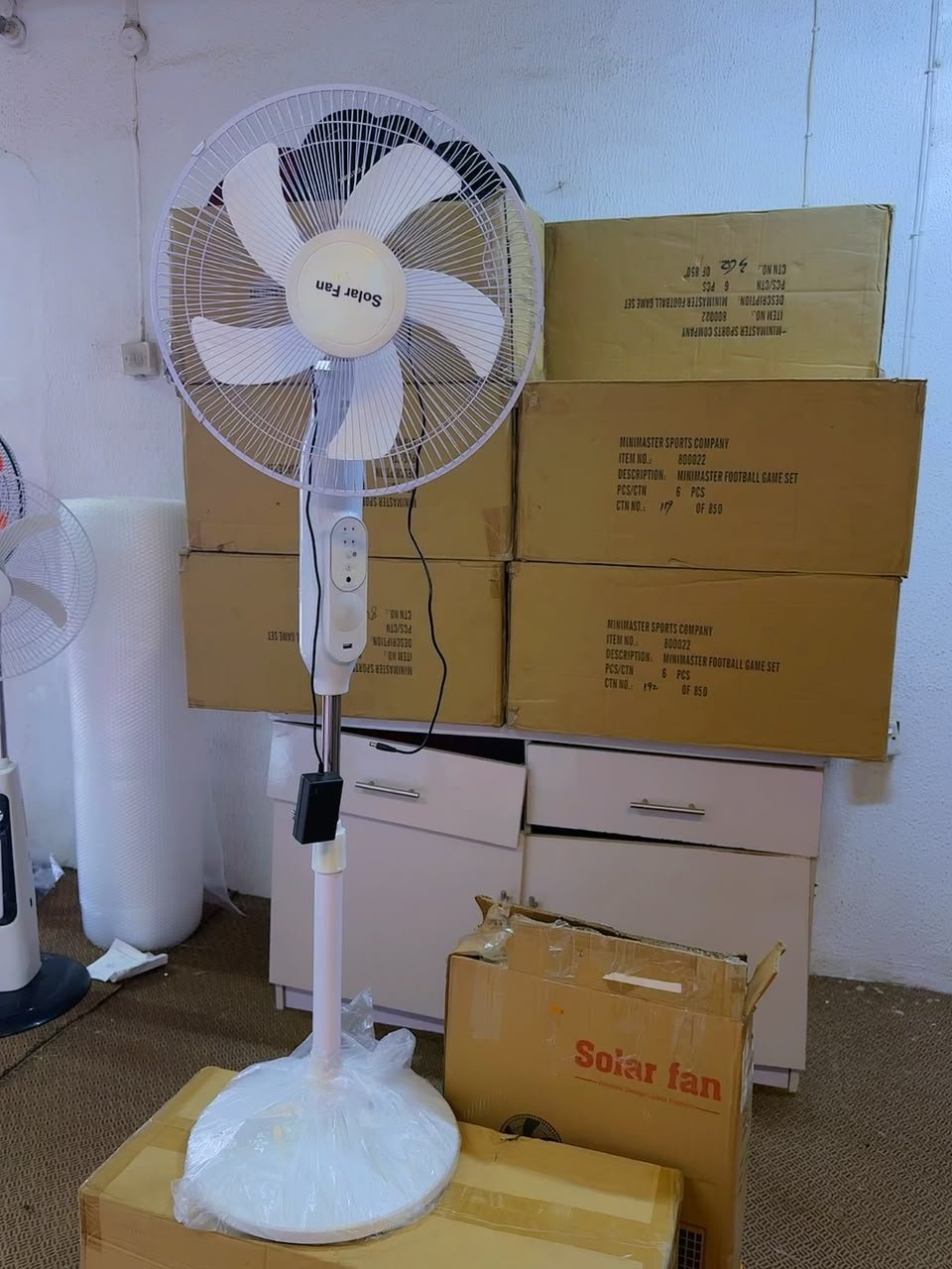 16" RECHARGEABLE SOLAR FAN WITH REMOTE